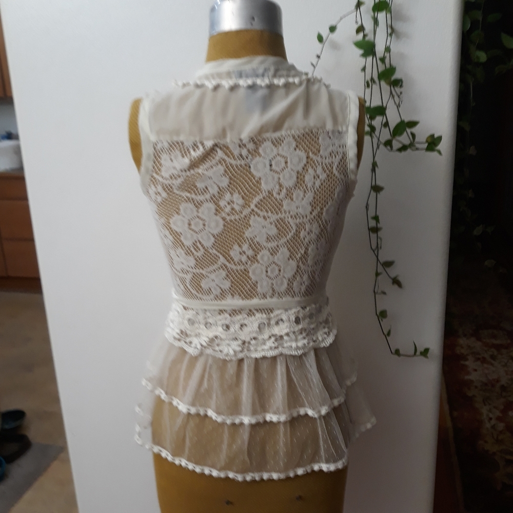 Beautiful top - Picture 5 of 8